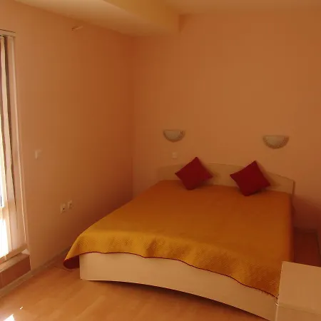 Apartment Spring Court