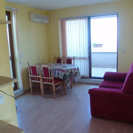 Spring Court Apartment Warna